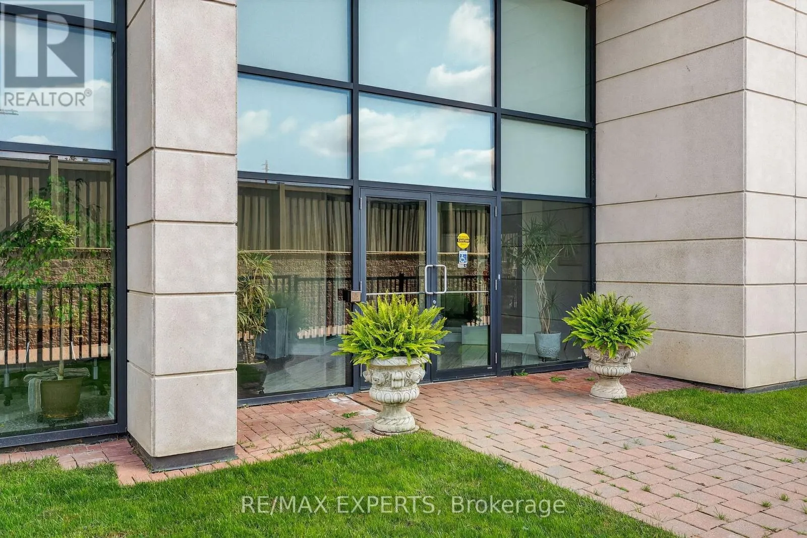 6 - 12 WOODSTREAM BOULEVARD