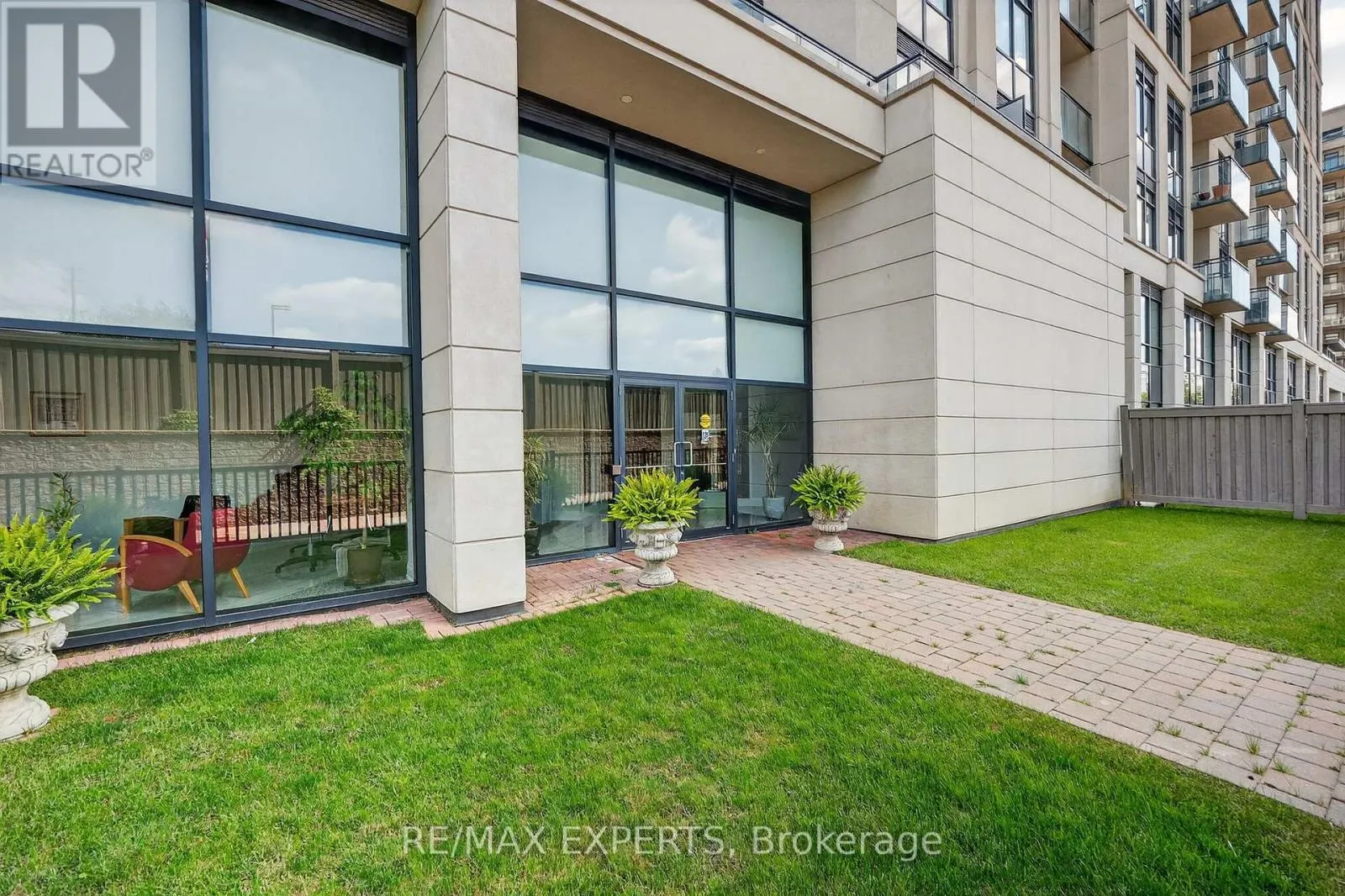 6 - 12 WOODSTREAM BOULEVARD