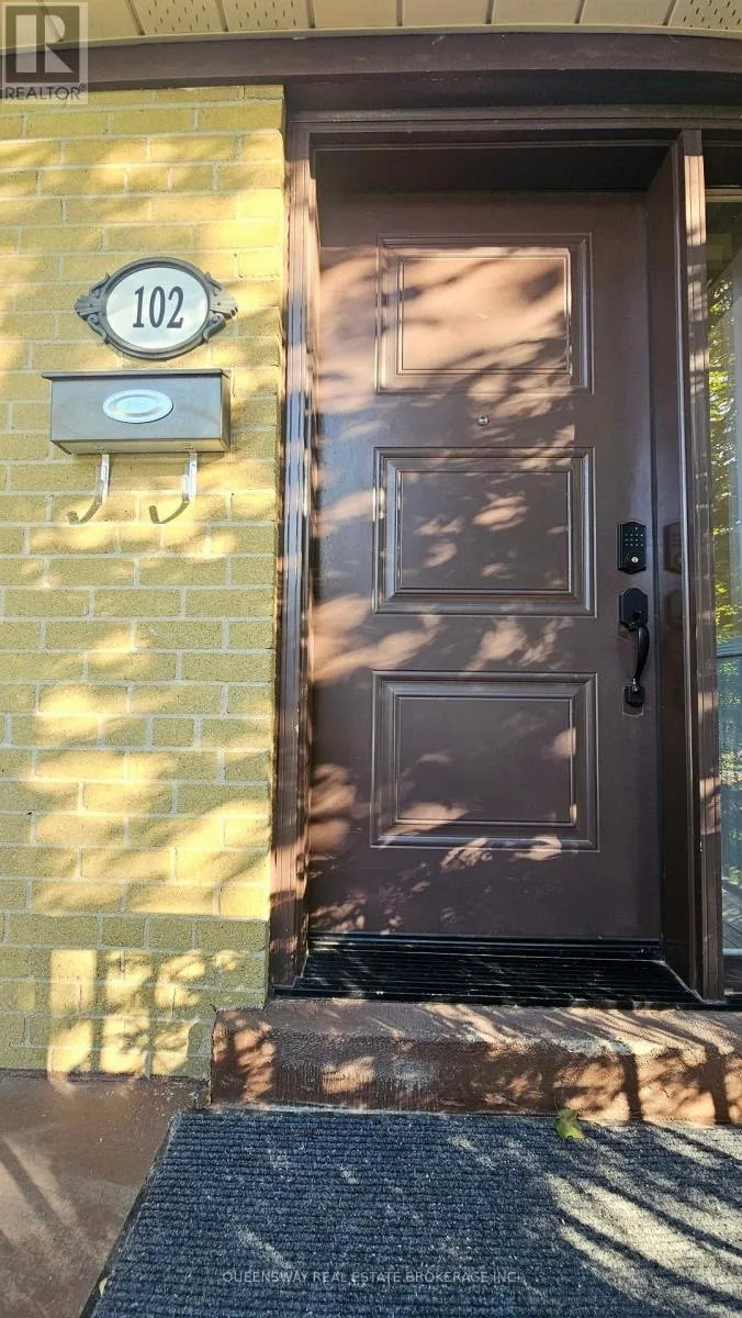 102 MURRAY DRIVE