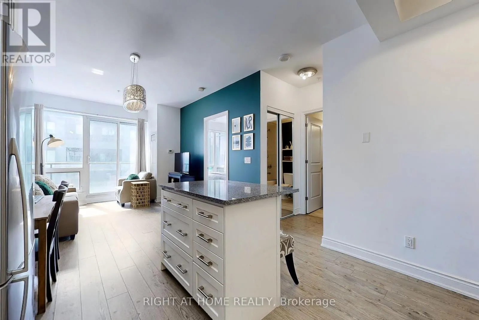 1609B - 9090 YONGE STREET