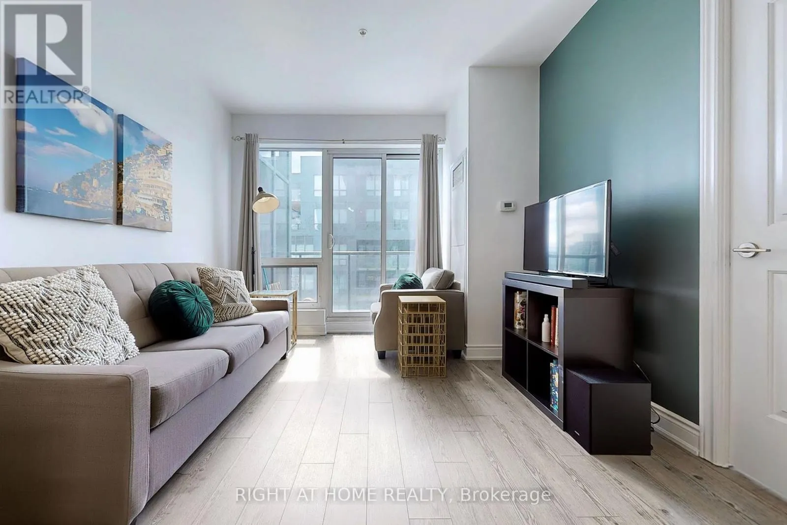 1609B - 9090 YONGE STREET