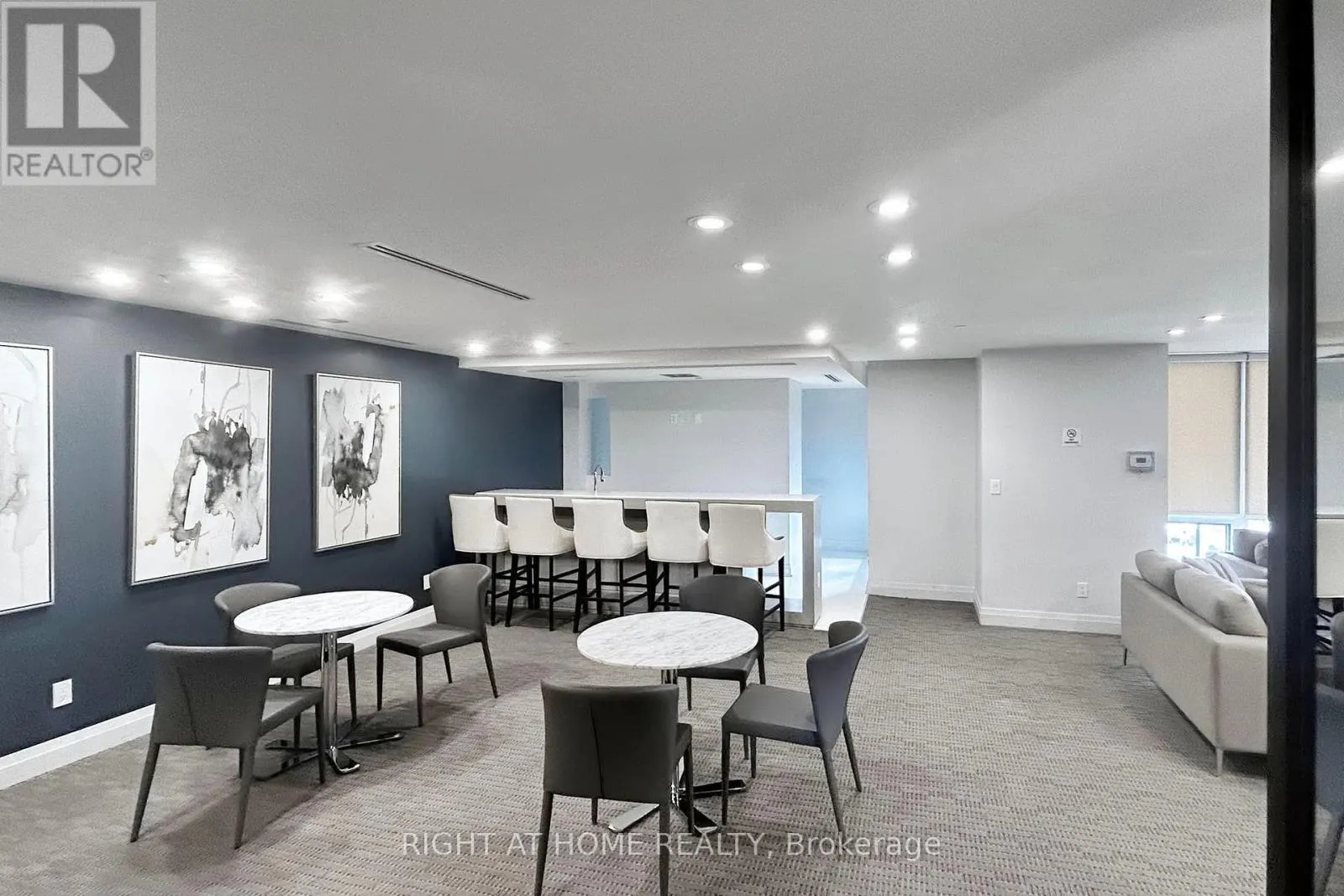 1609B - 9090 YONGE STREET