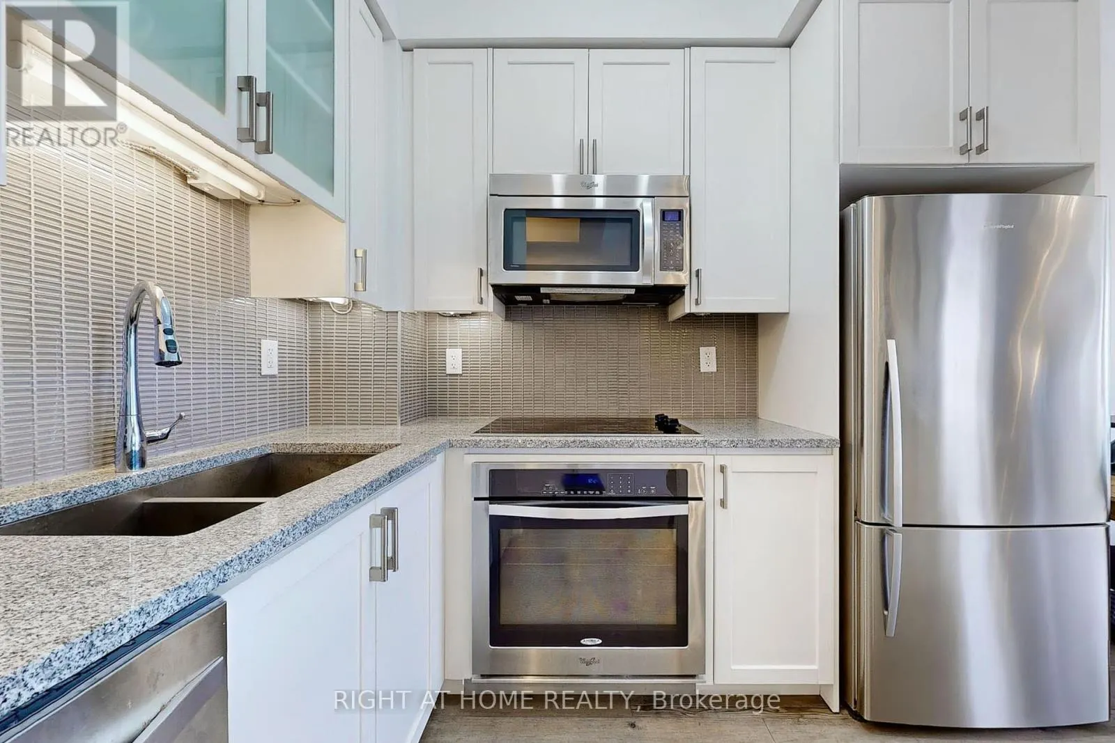1609B - 9090 YONGE STREET