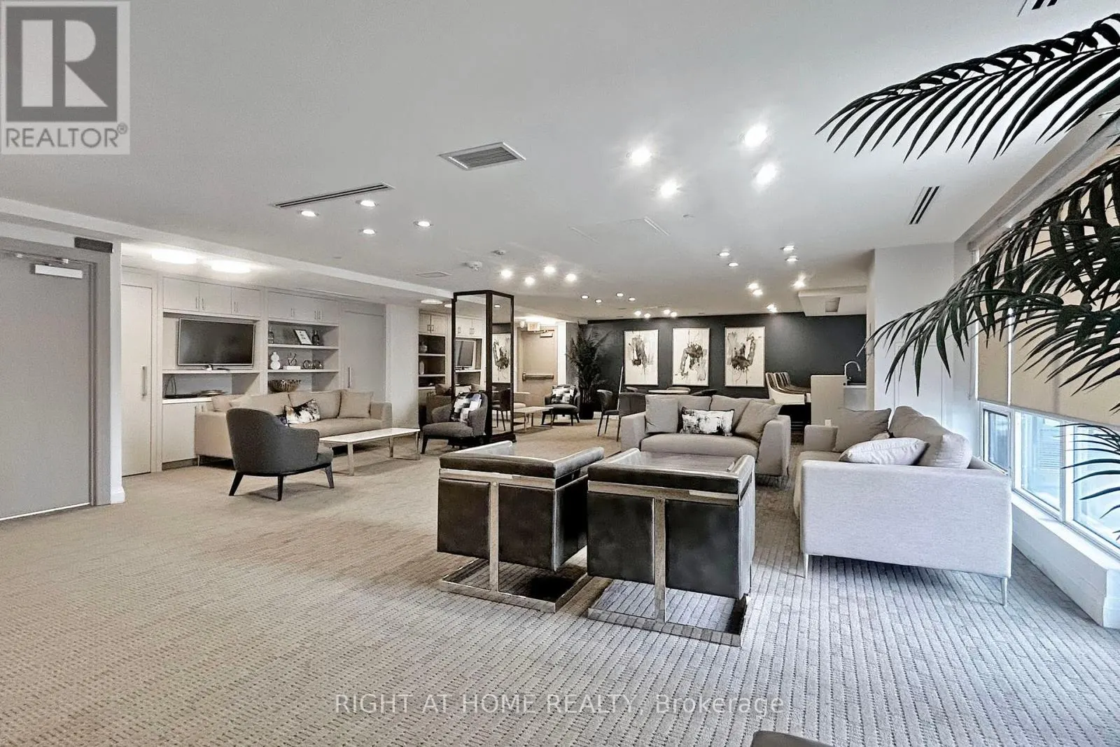1609B - 9090 YONGE STREET