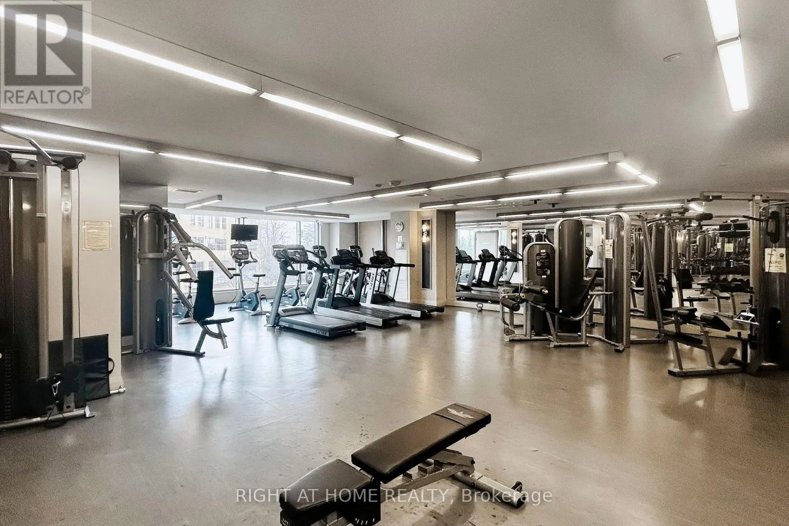 1609B - 9090 YONGE STREET
