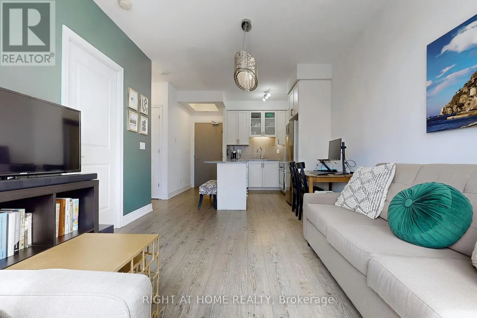 1609B - 9090 YONGE STREET