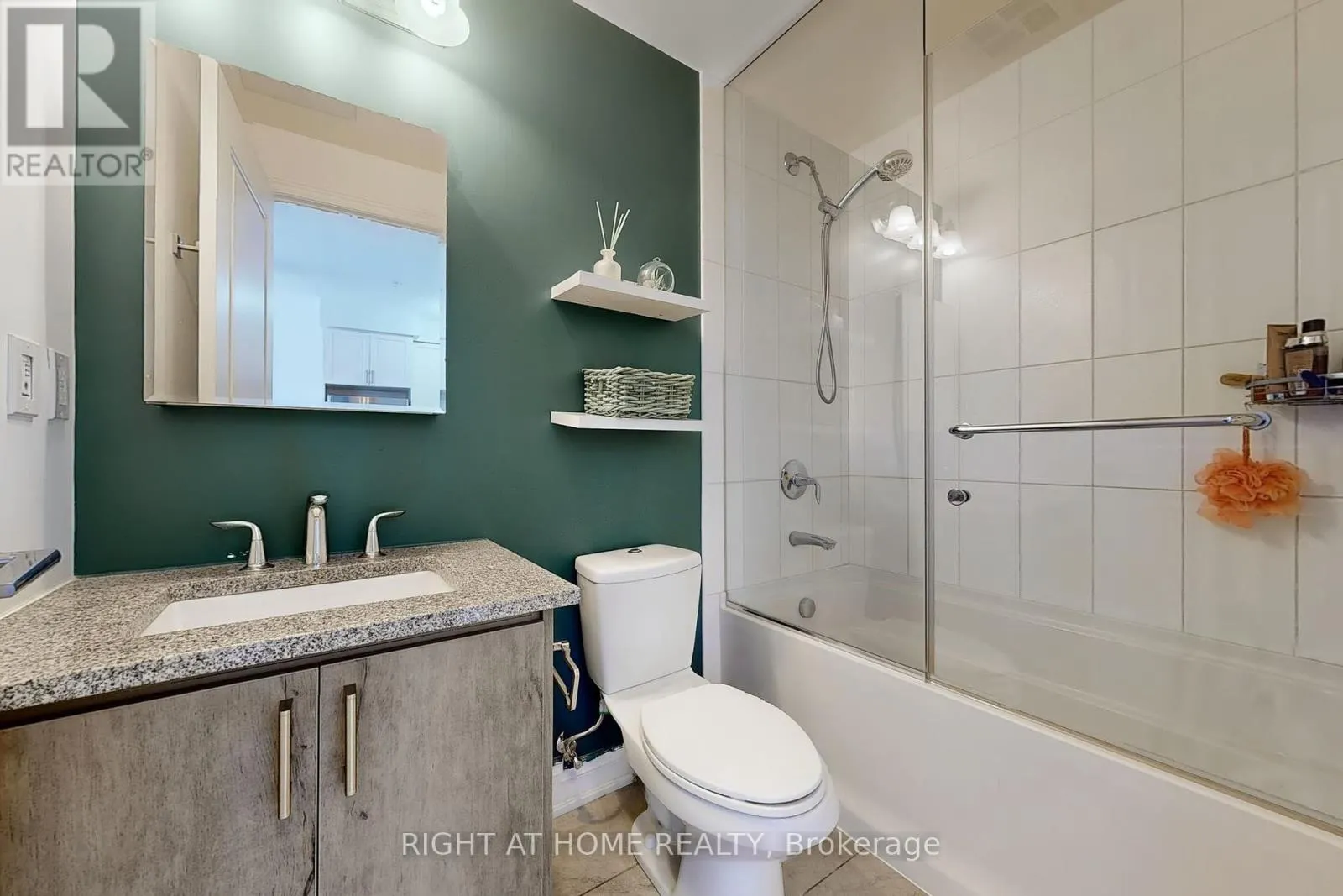 1609B - 9090 YONGE STREET