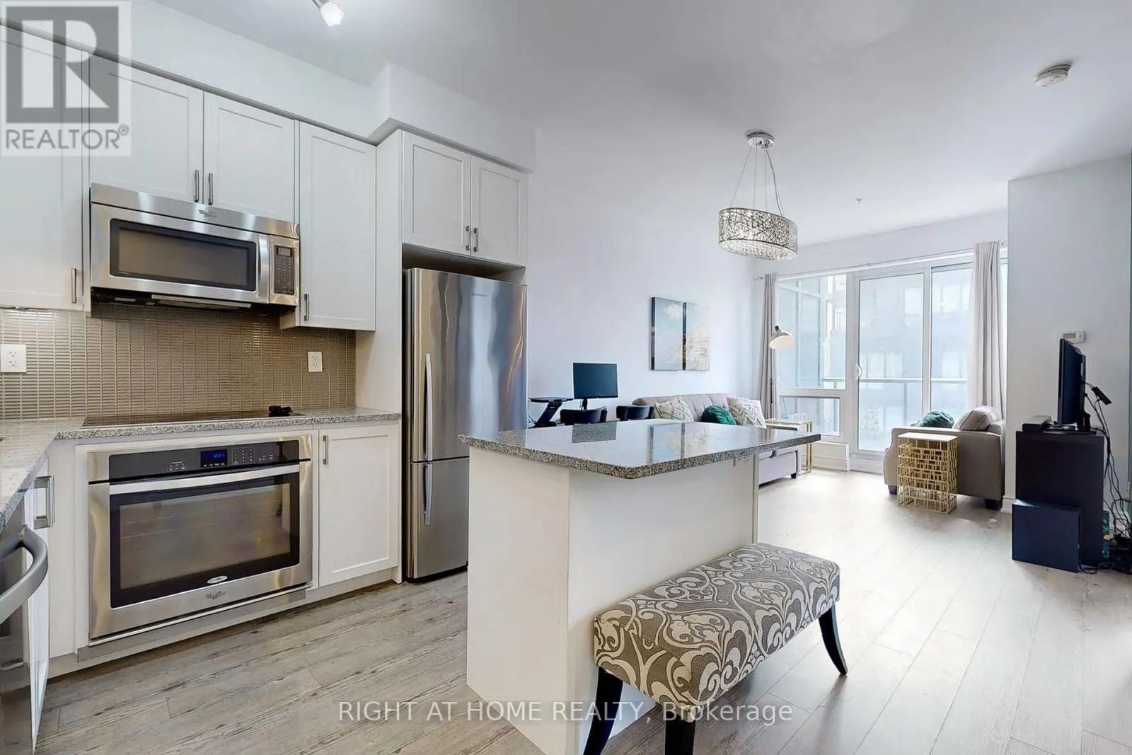1609B - 9090 YONGE STREET