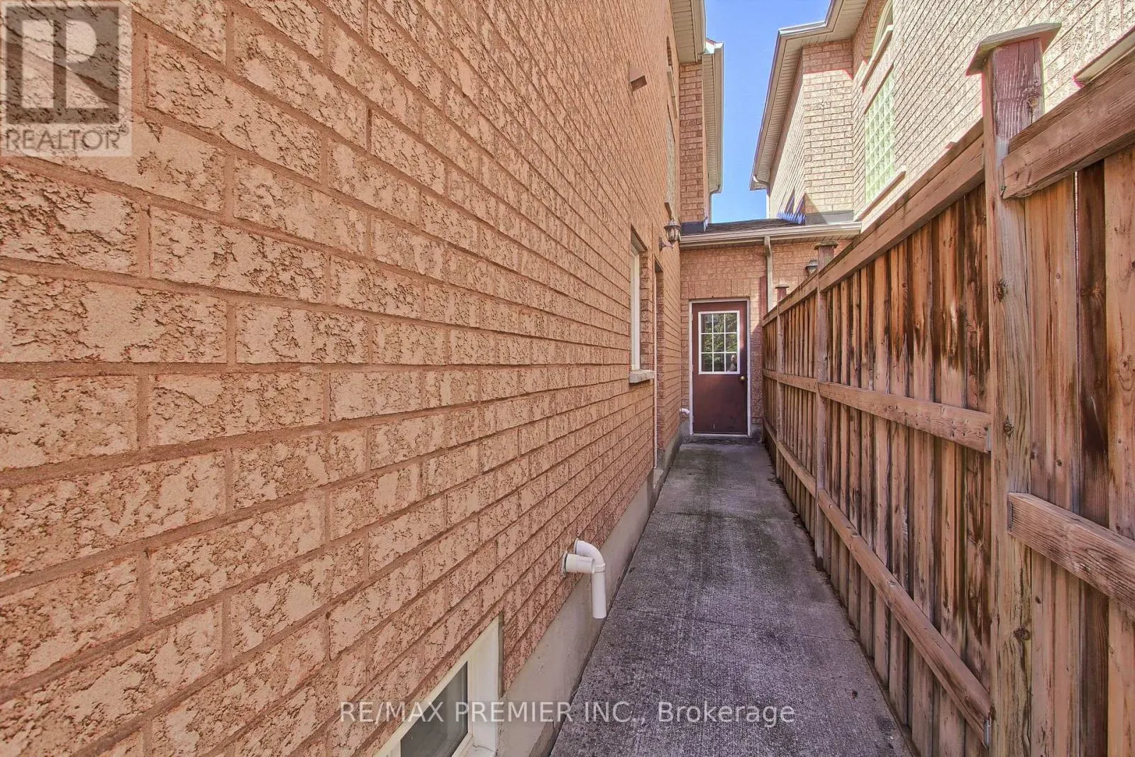 39 RONAN CRESCENT