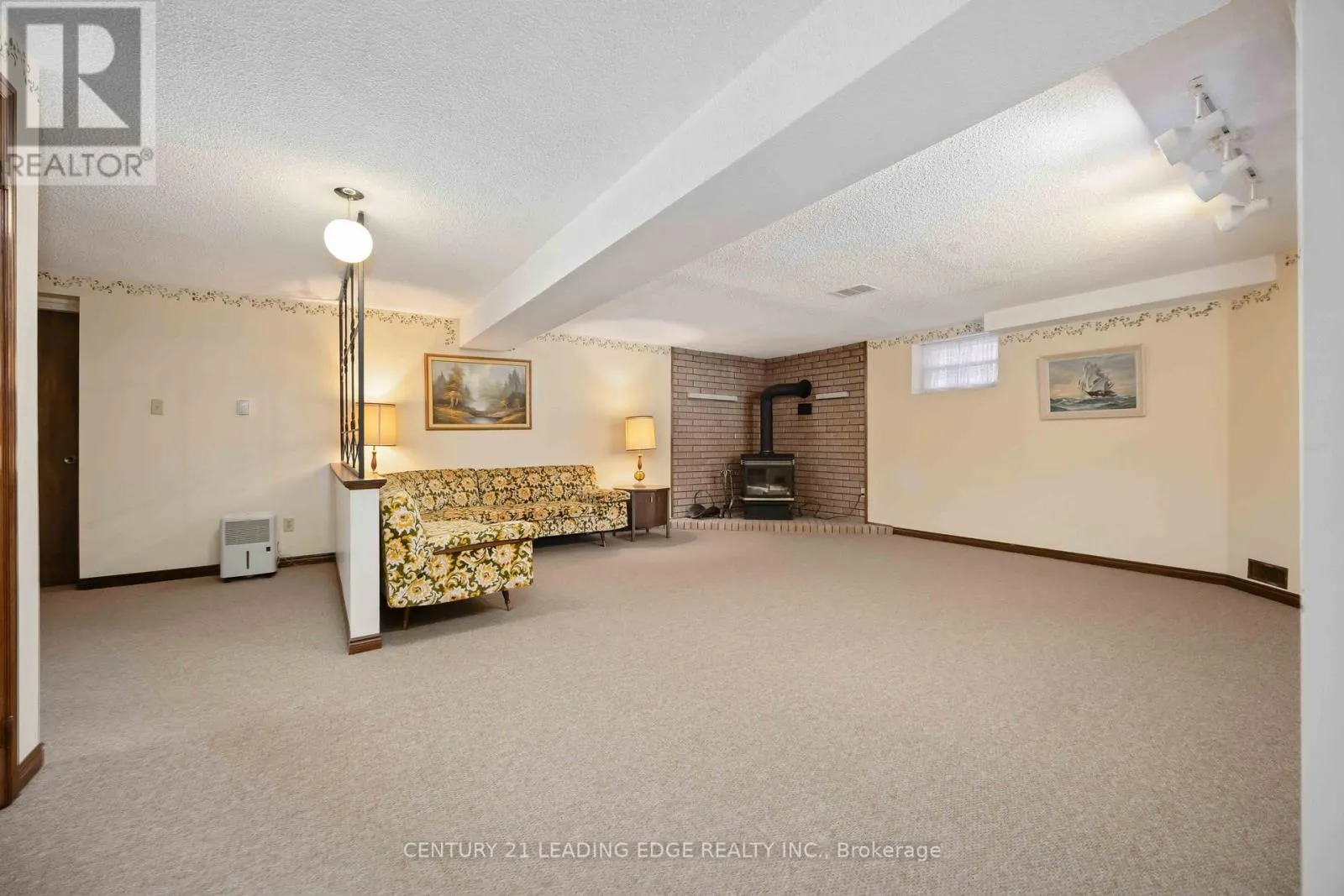 52 ASPEN CRESCENT