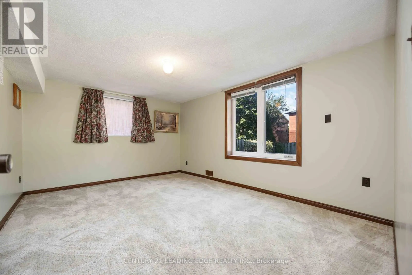 52 ASPEN CRESCENT