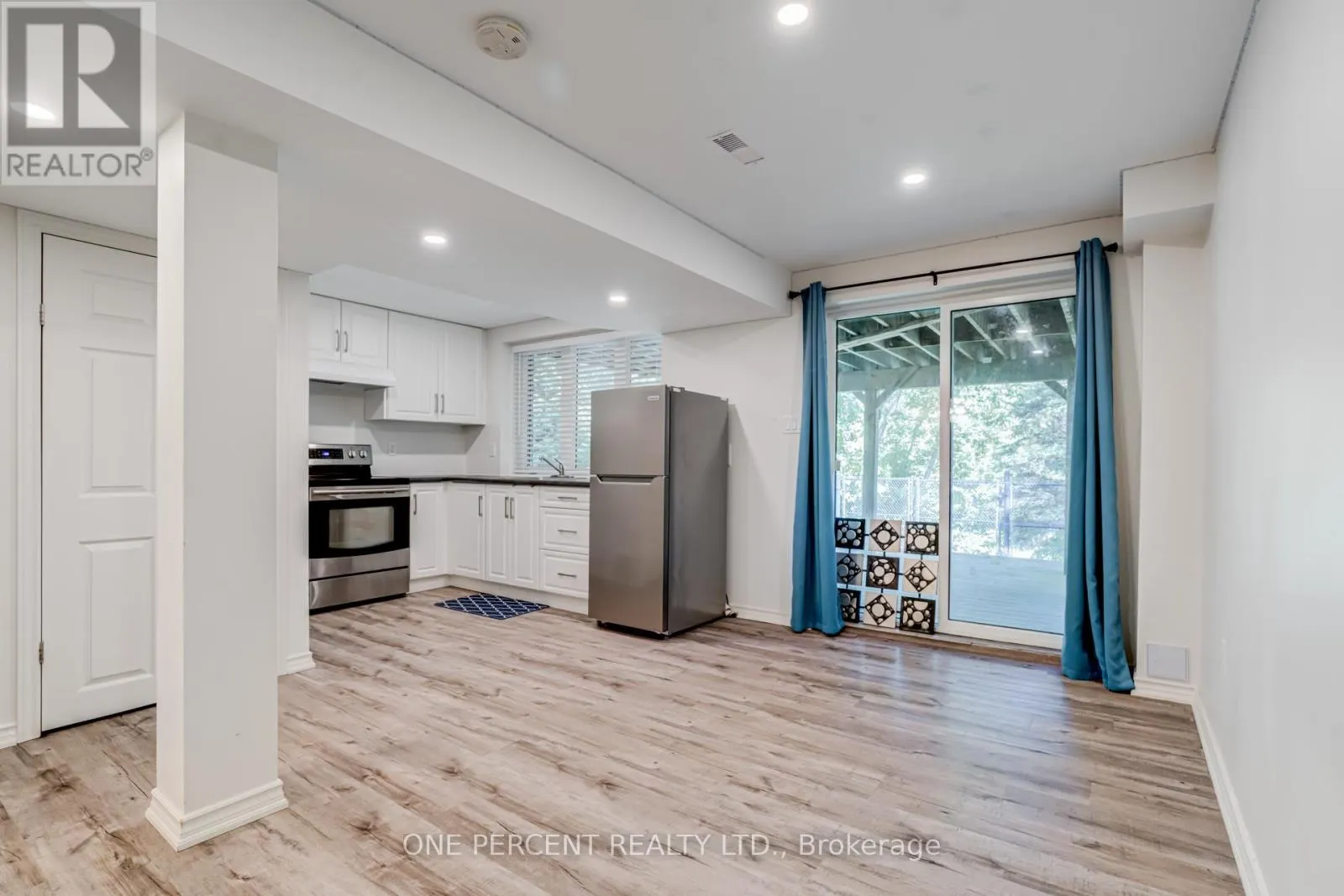 707 JOHN COLE COURT