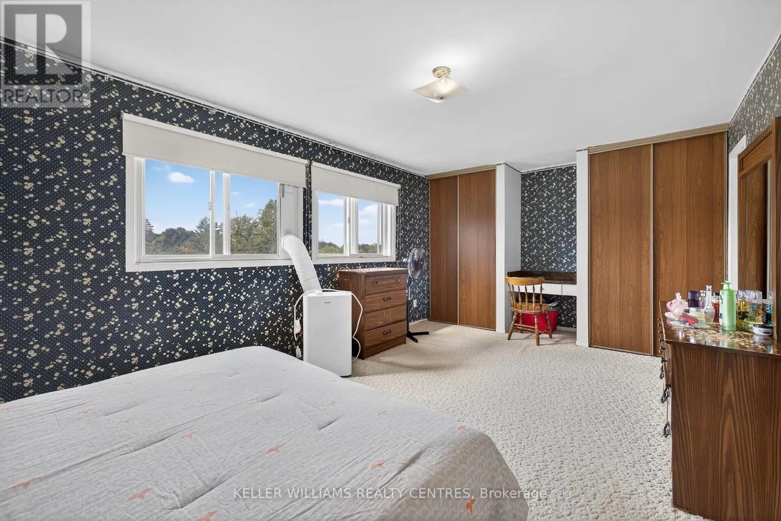 100 POPLAR CRESCENT