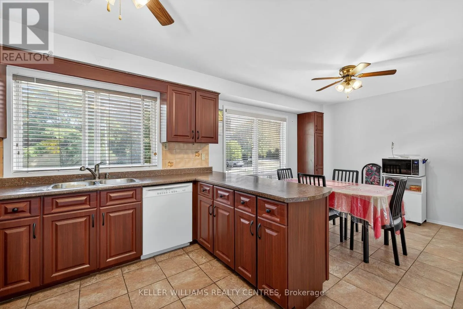 100 POPLAR CRESCENT