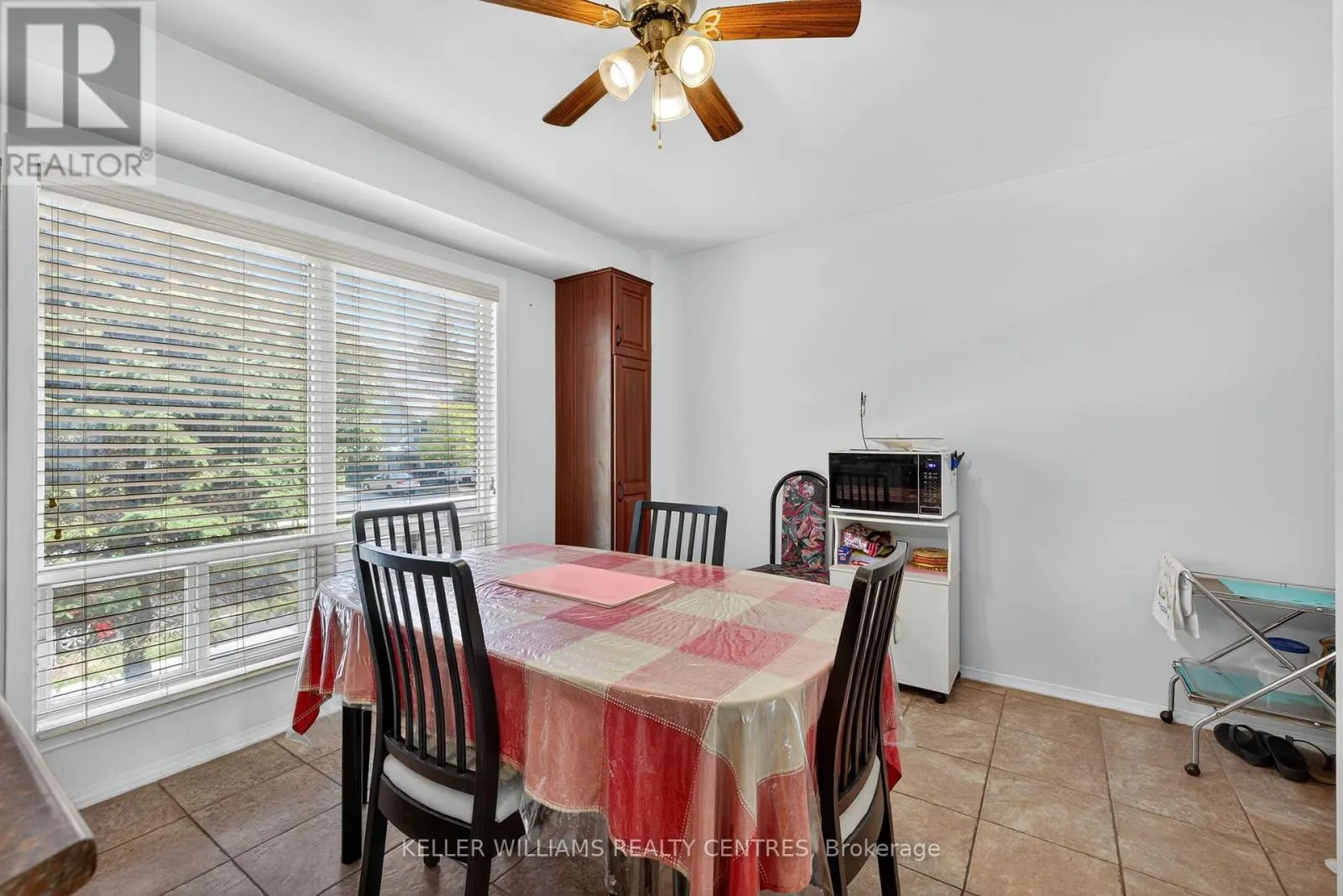 100 POPLAR CRESCENT