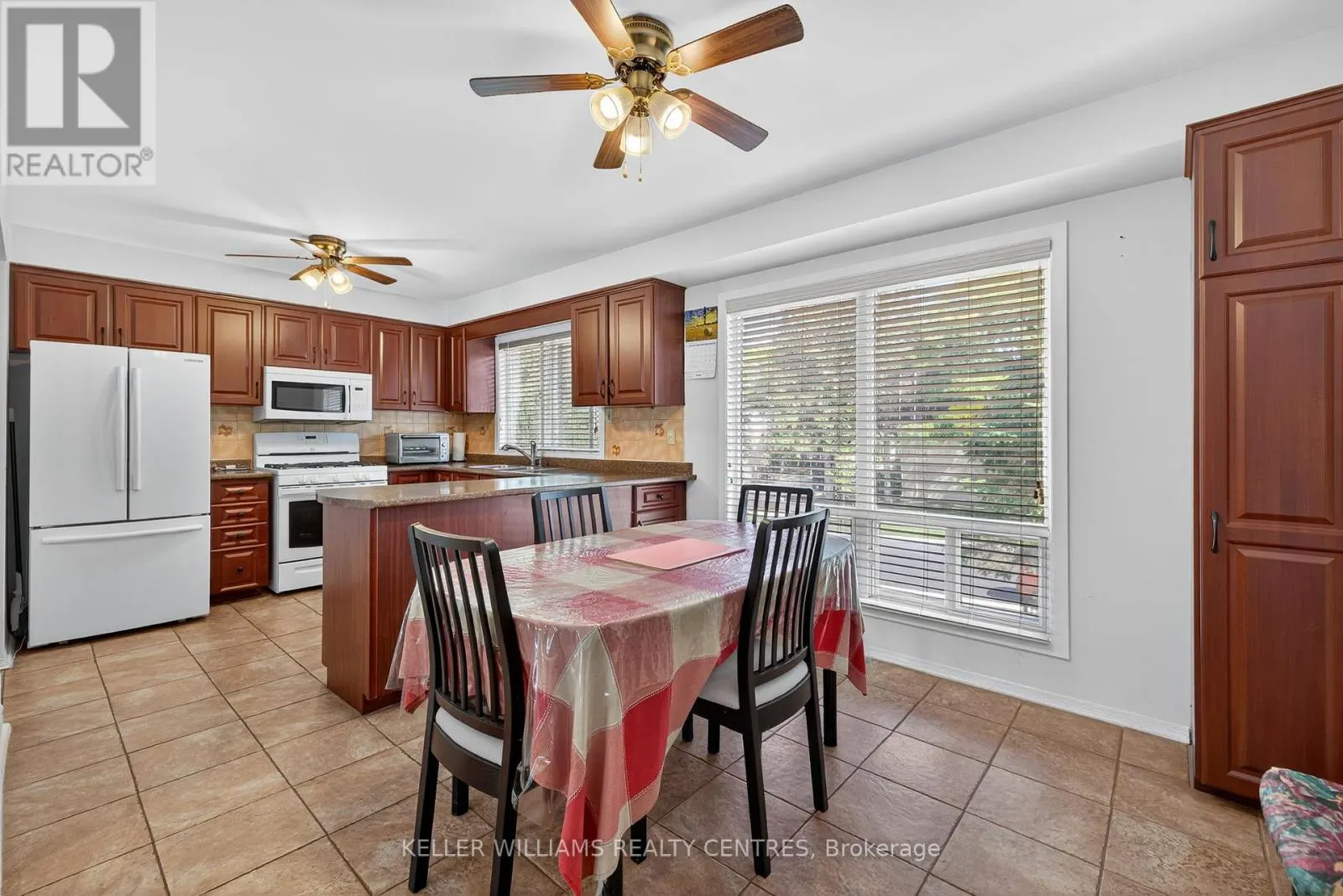 100 POPLAR CRESCENT