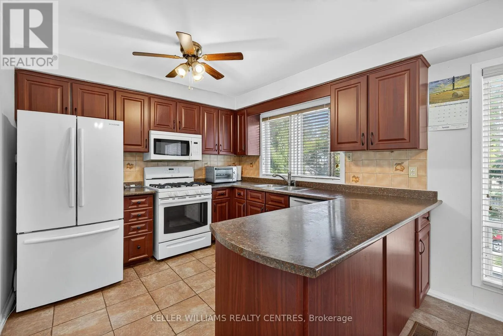 100 POPLAR CRESCENT