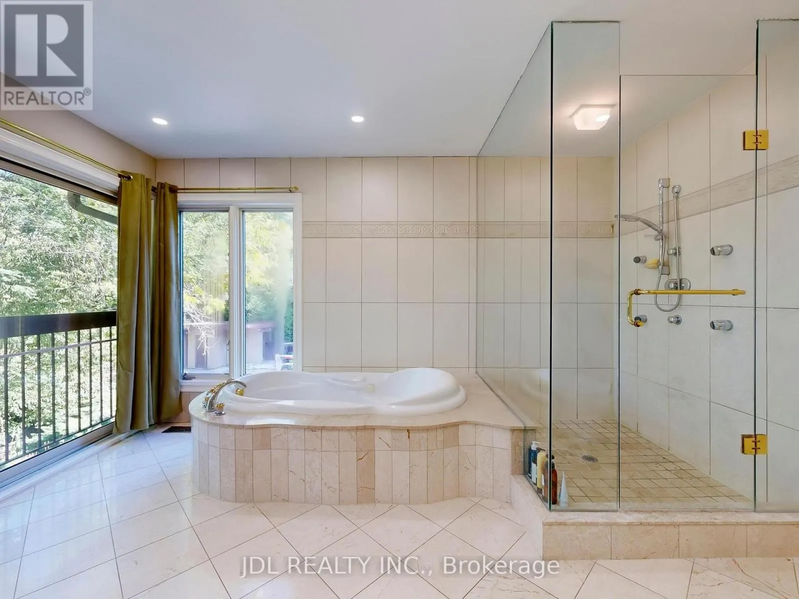11 MOODIE DRIVE