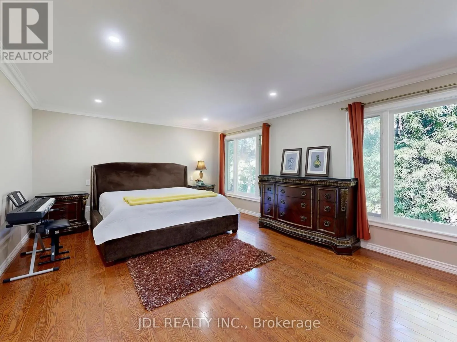11 MOODIE DRIVE