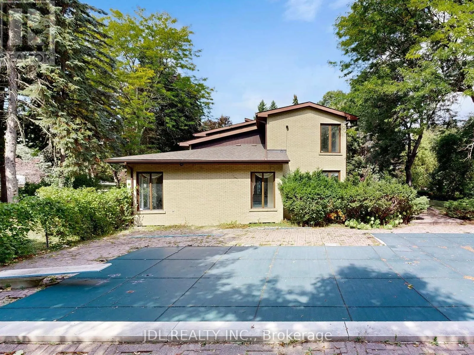 11 MOODIE DRIVE