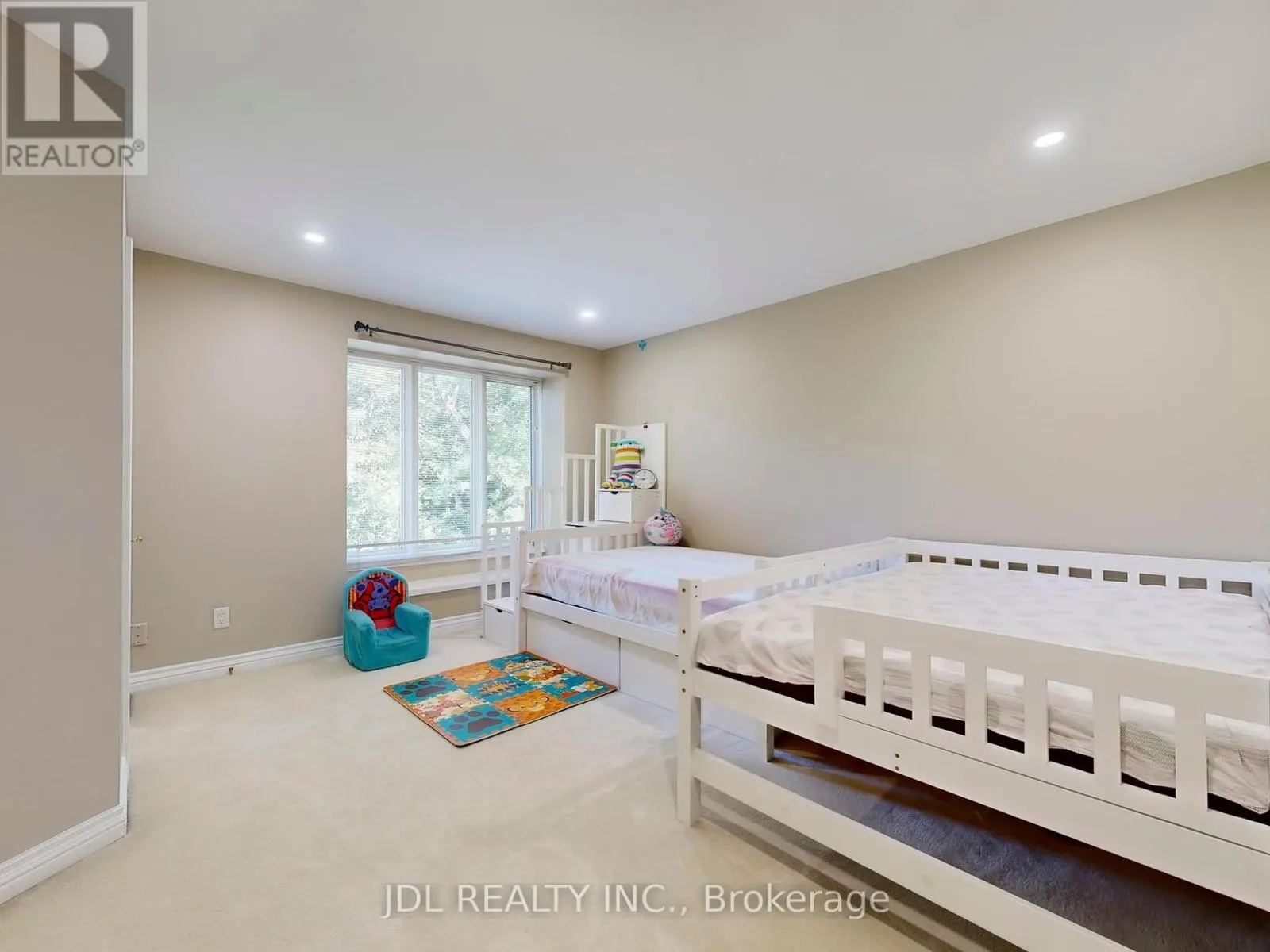 11 MOODIE DRIVE