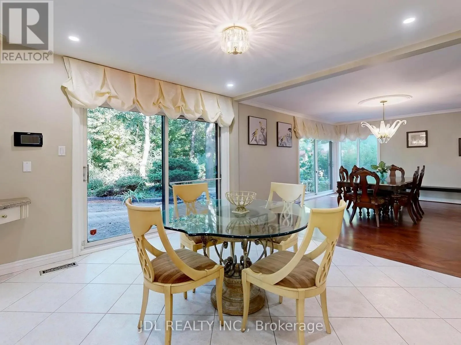11 MOODIE DRIVE