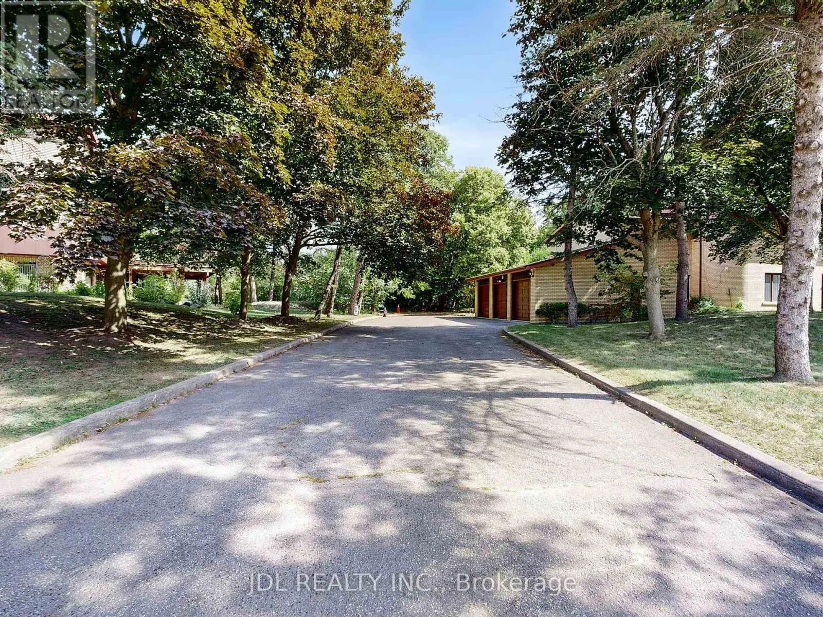 11 MOODIE DRIVE