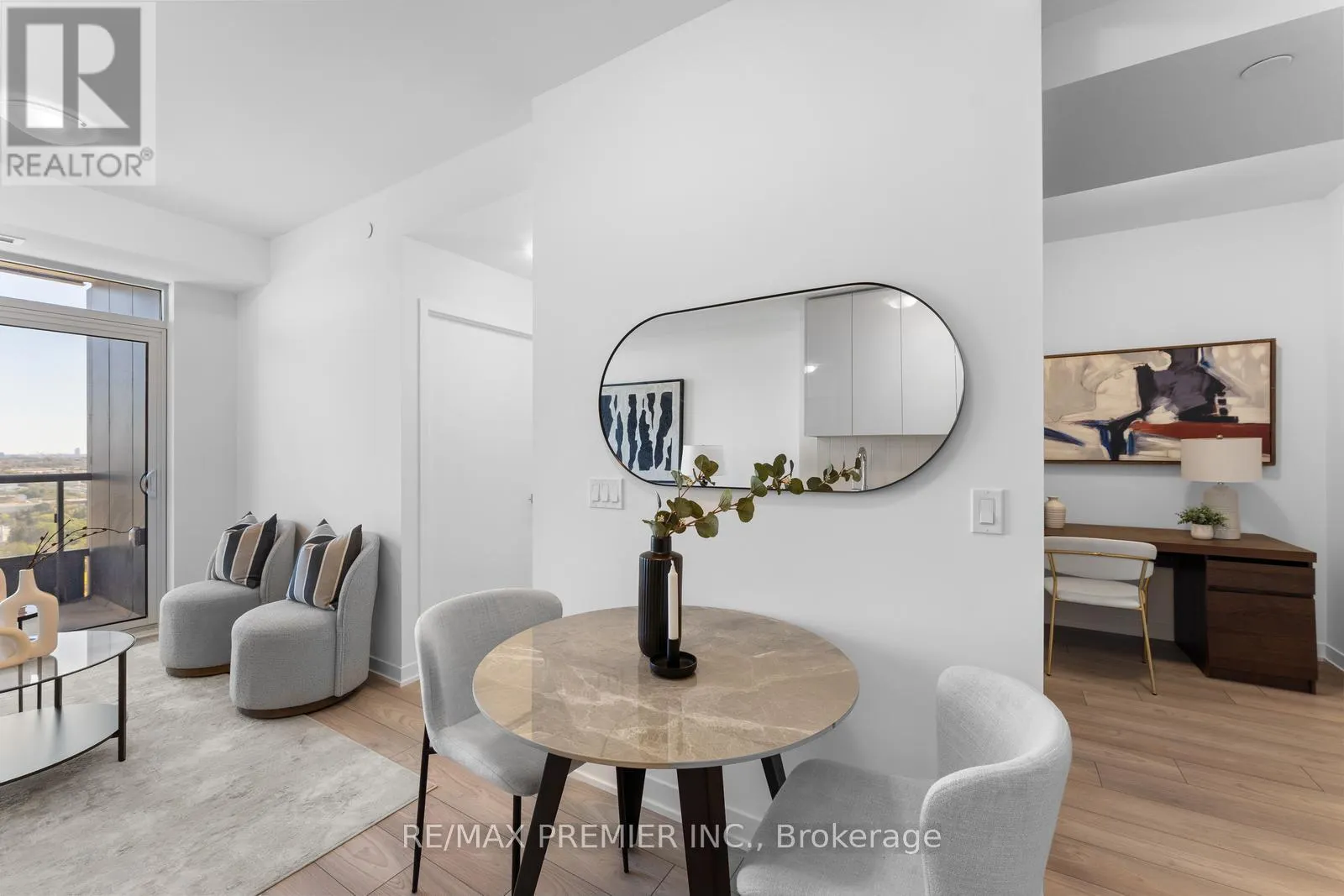 2206 - 474 CALDARI ROAD