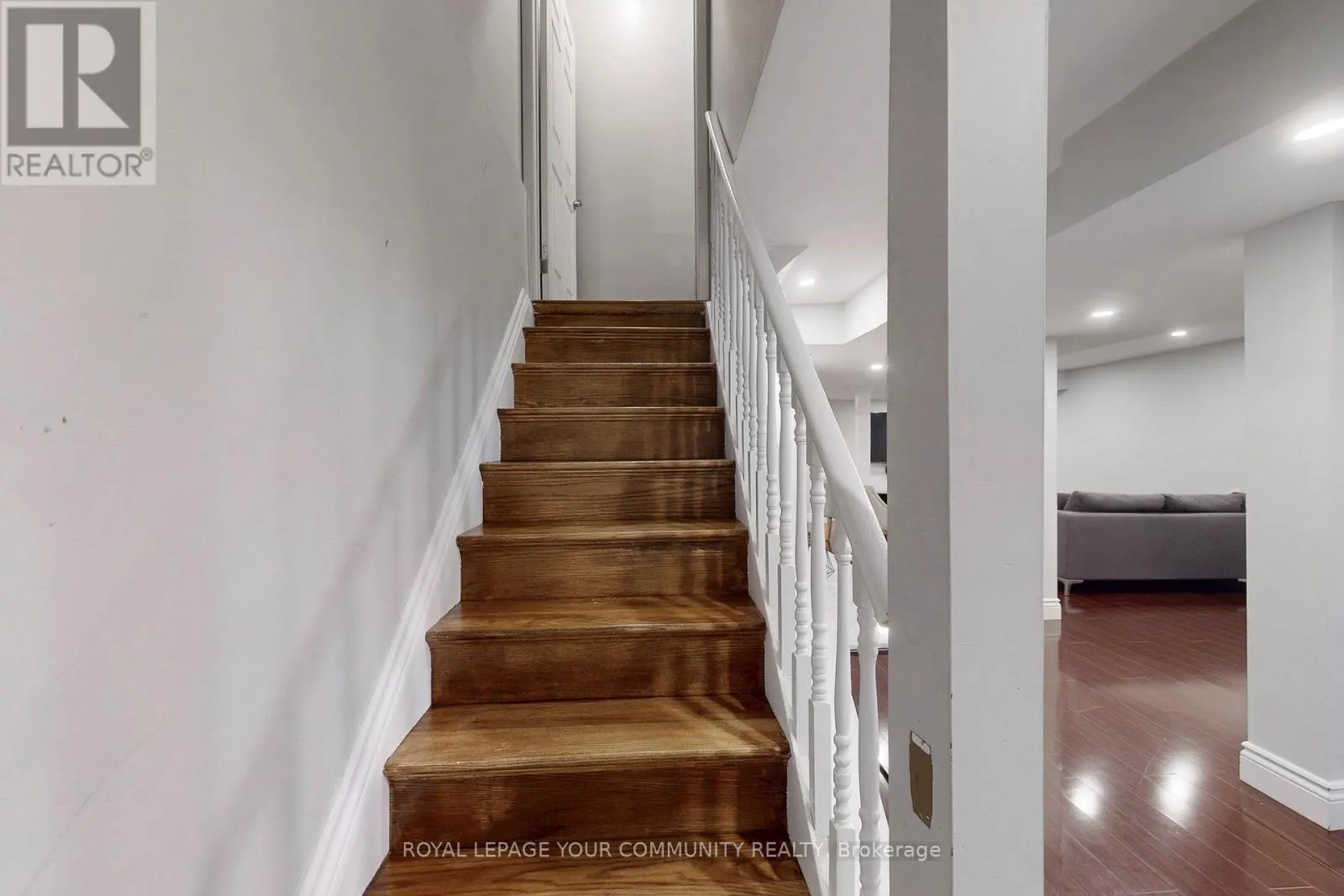 54 ENGLISH OAK DRIVE