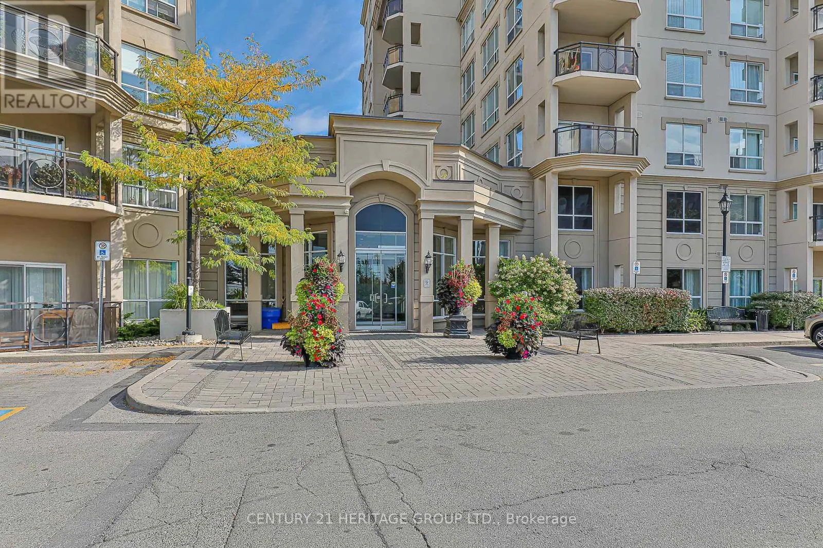 414 - 2 MAISON PARC COURT