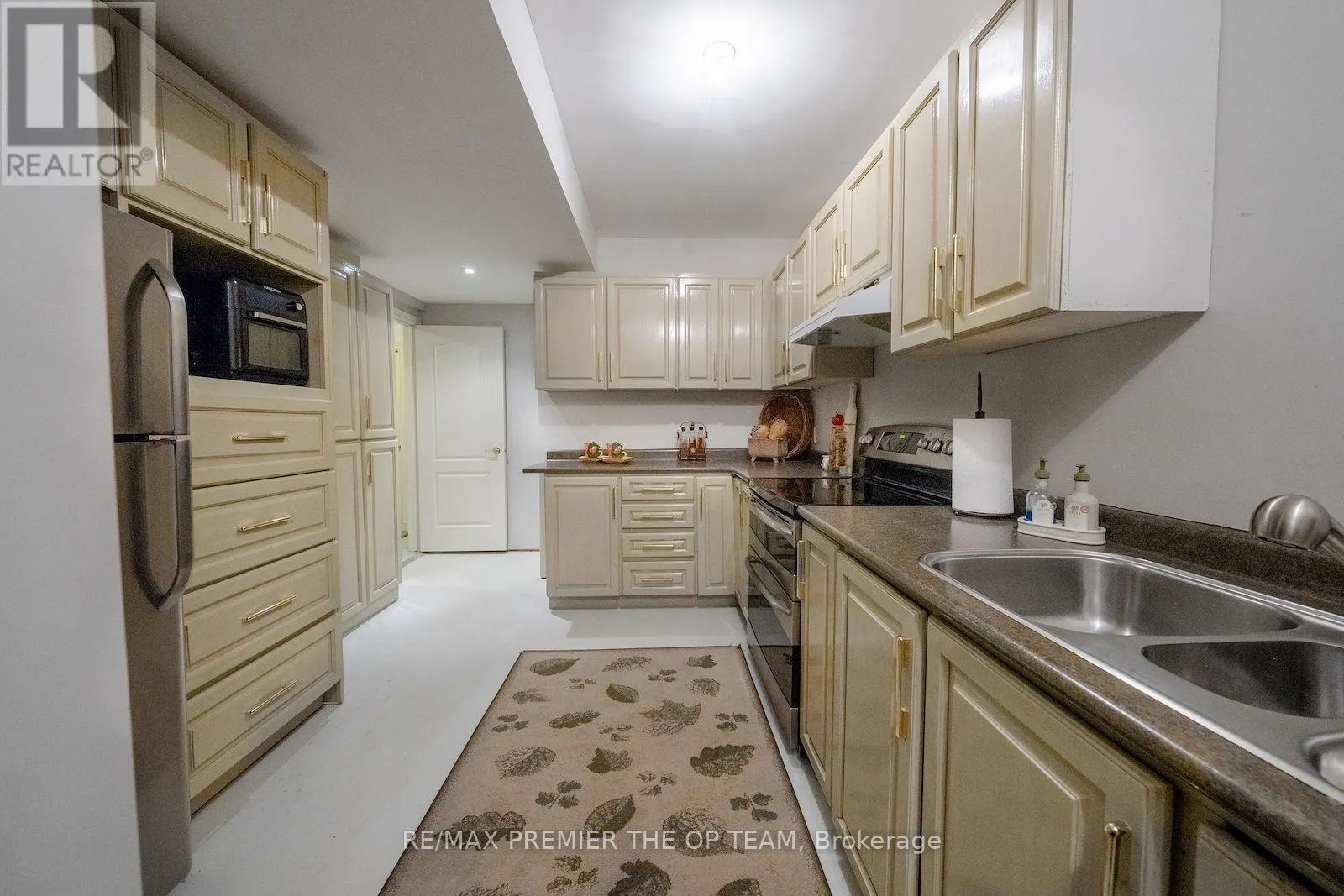 182 CLOVER LEAF STREET