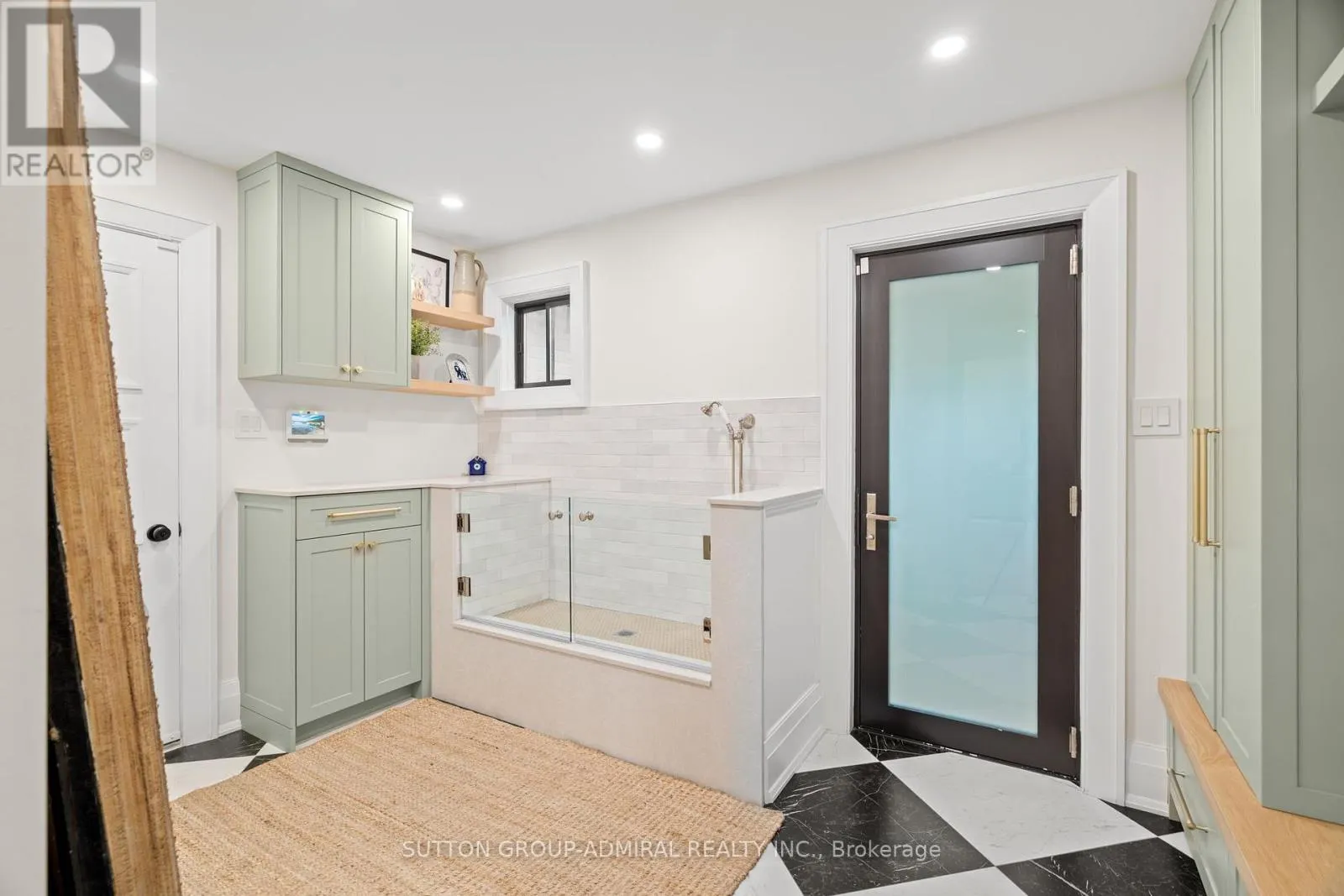46 MUNSHAW COURT