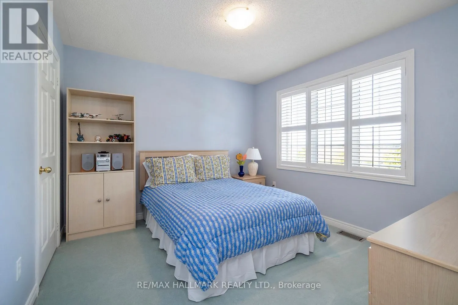 21 COURTFIELD CRESCENT