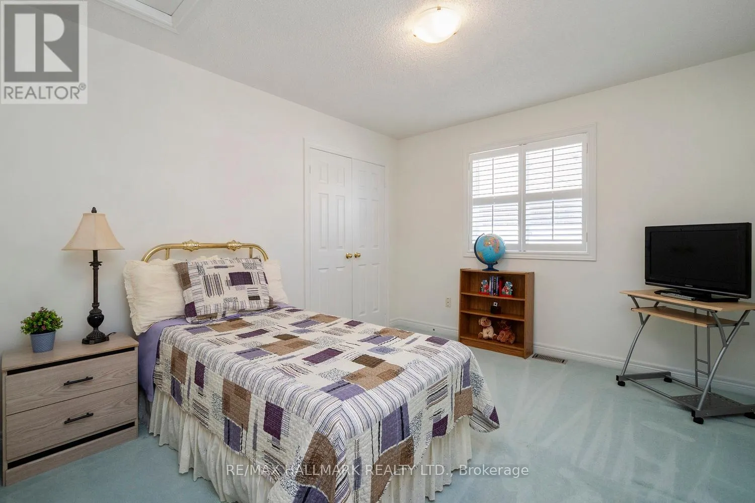 21 COURTFIELD CRESCENT