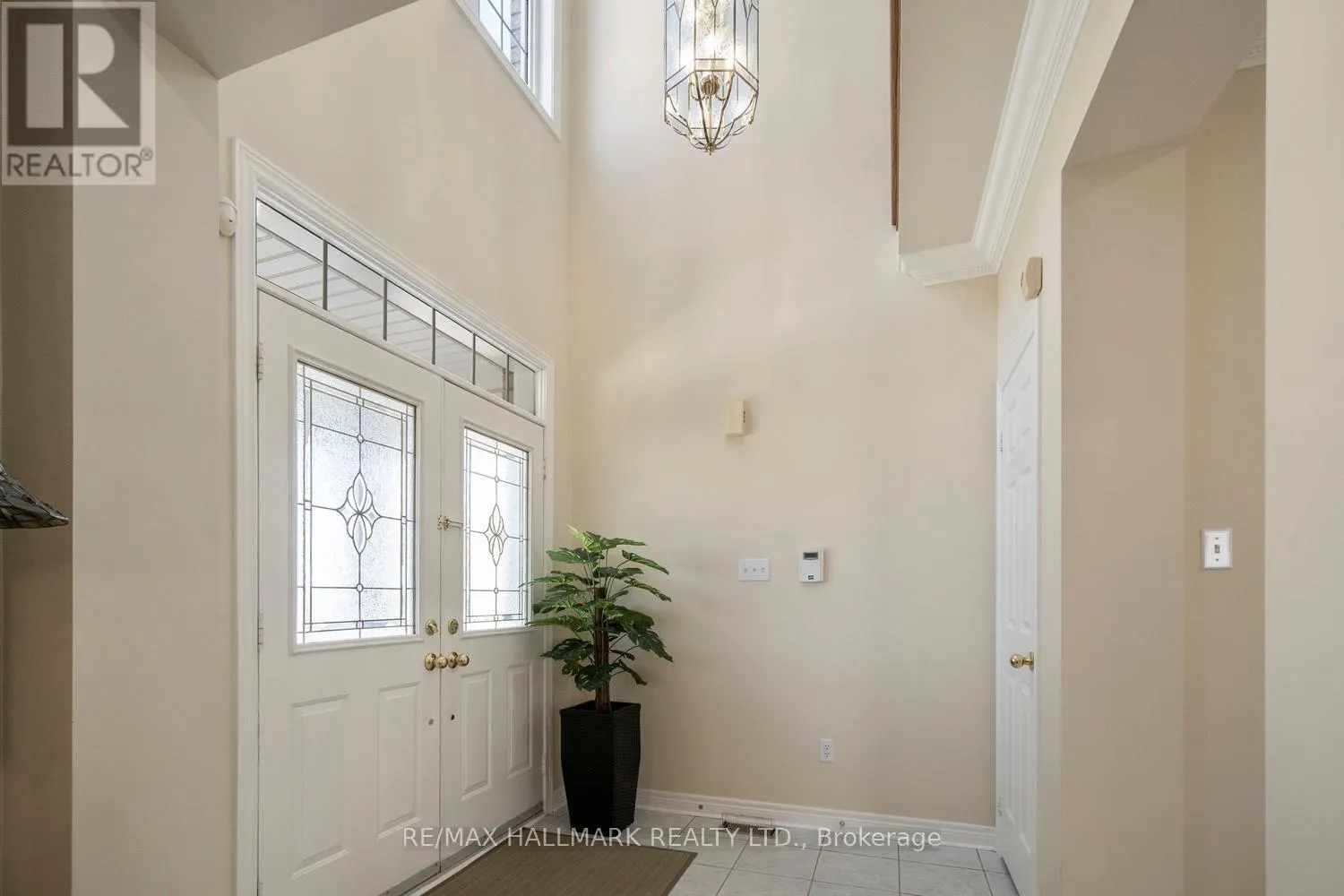 21 COURTFIELD CRESCENT