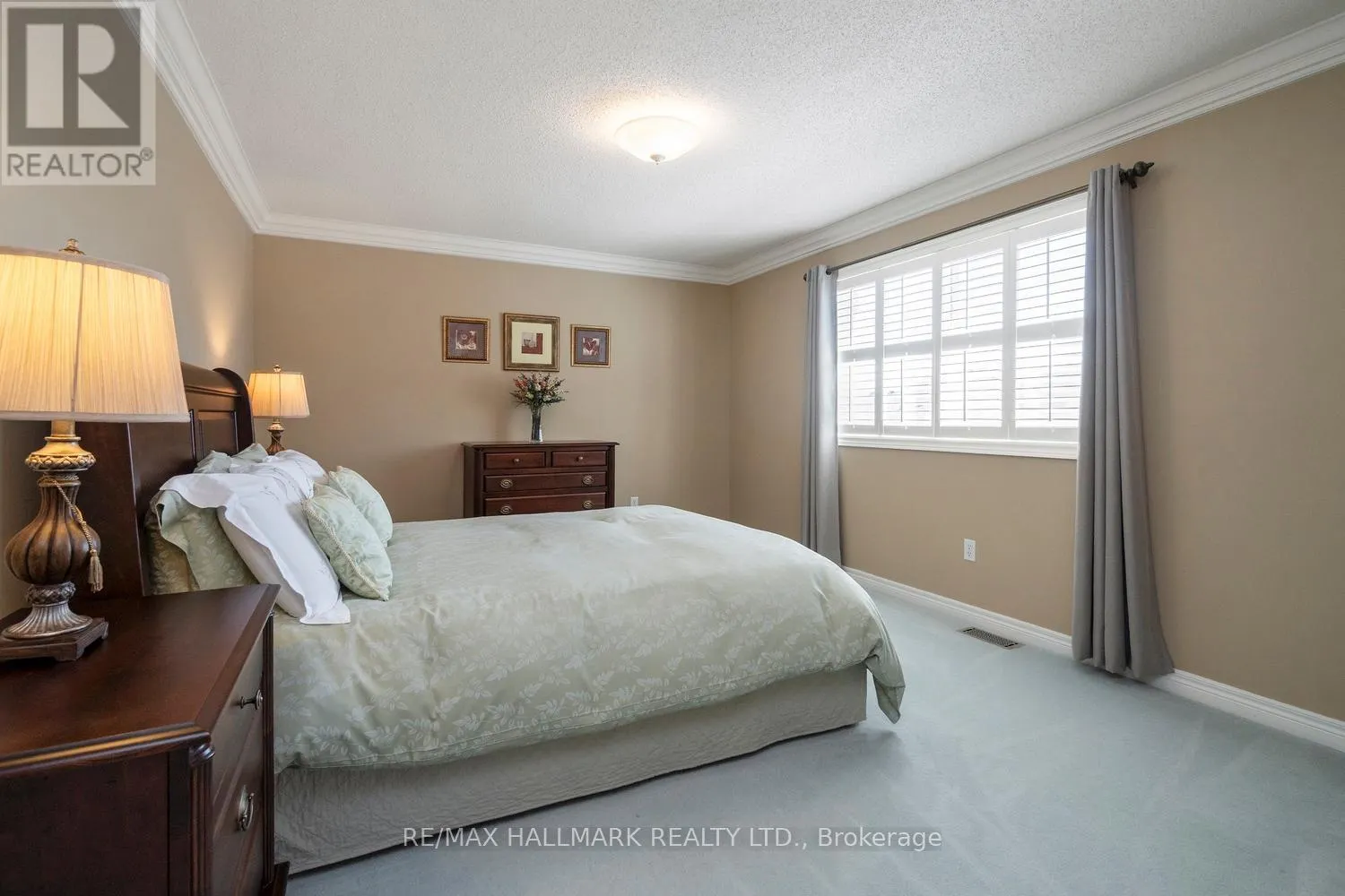 21 COURTFIELD CRESCENT
