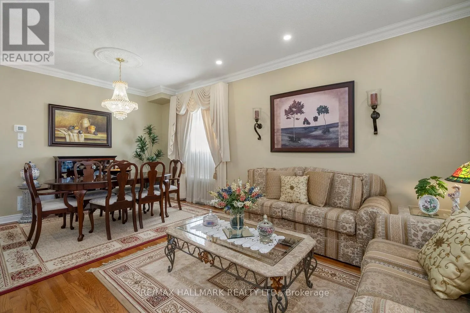 21 COURTFIELD CRESCENT