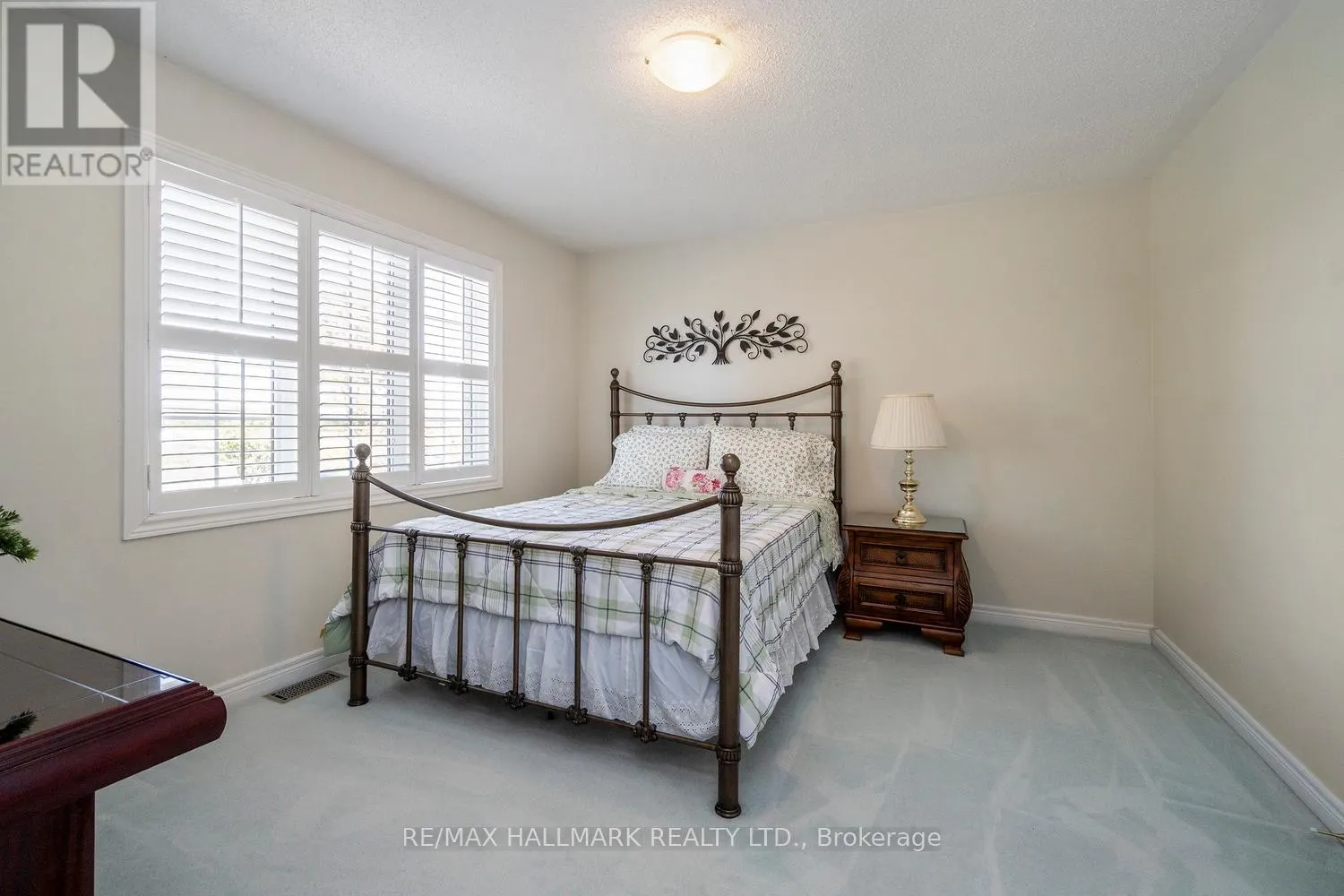 21 COURTFIELD CRESCENT