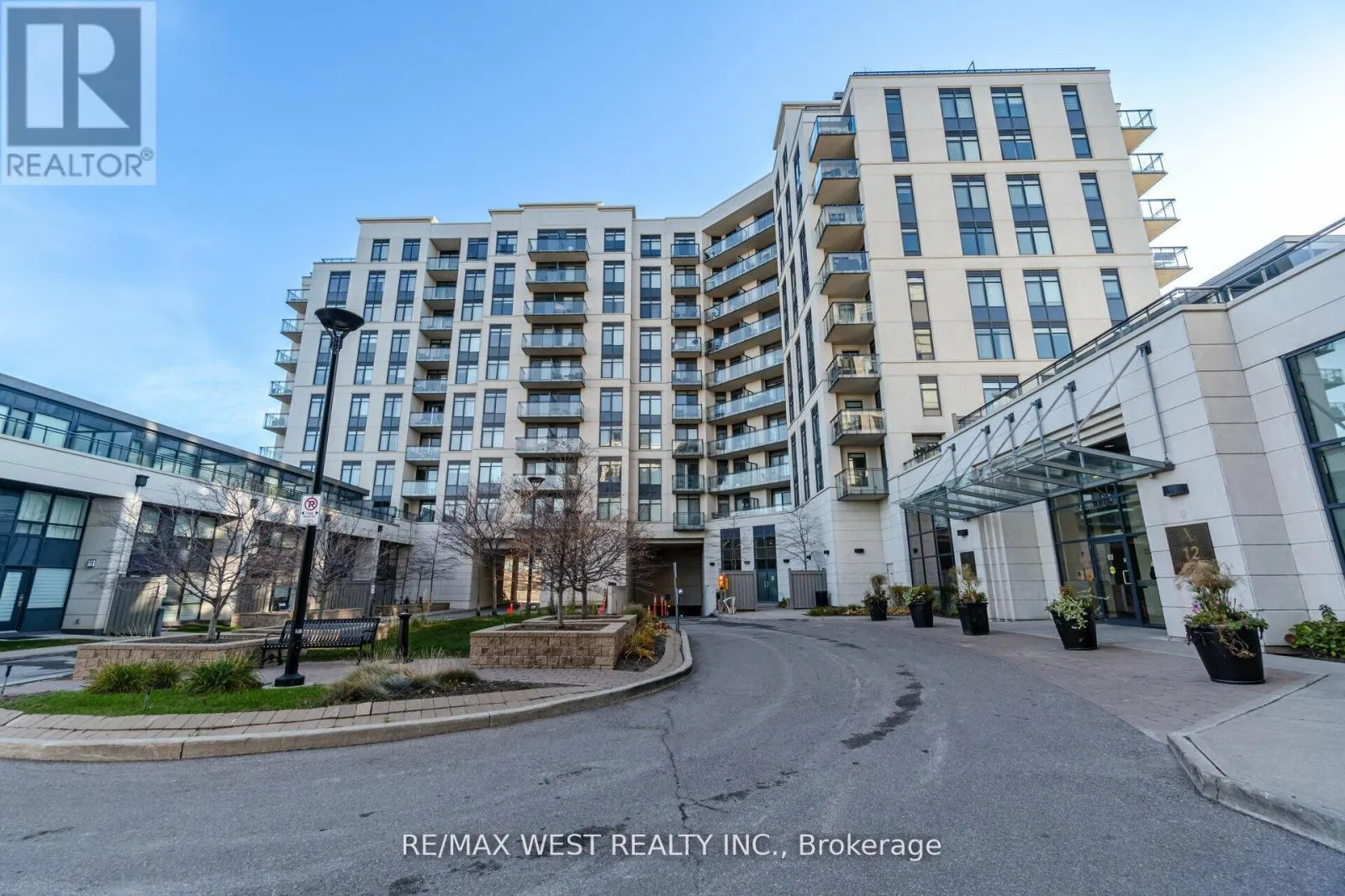 613 - 24 WOODSTREAM BOULEVARD