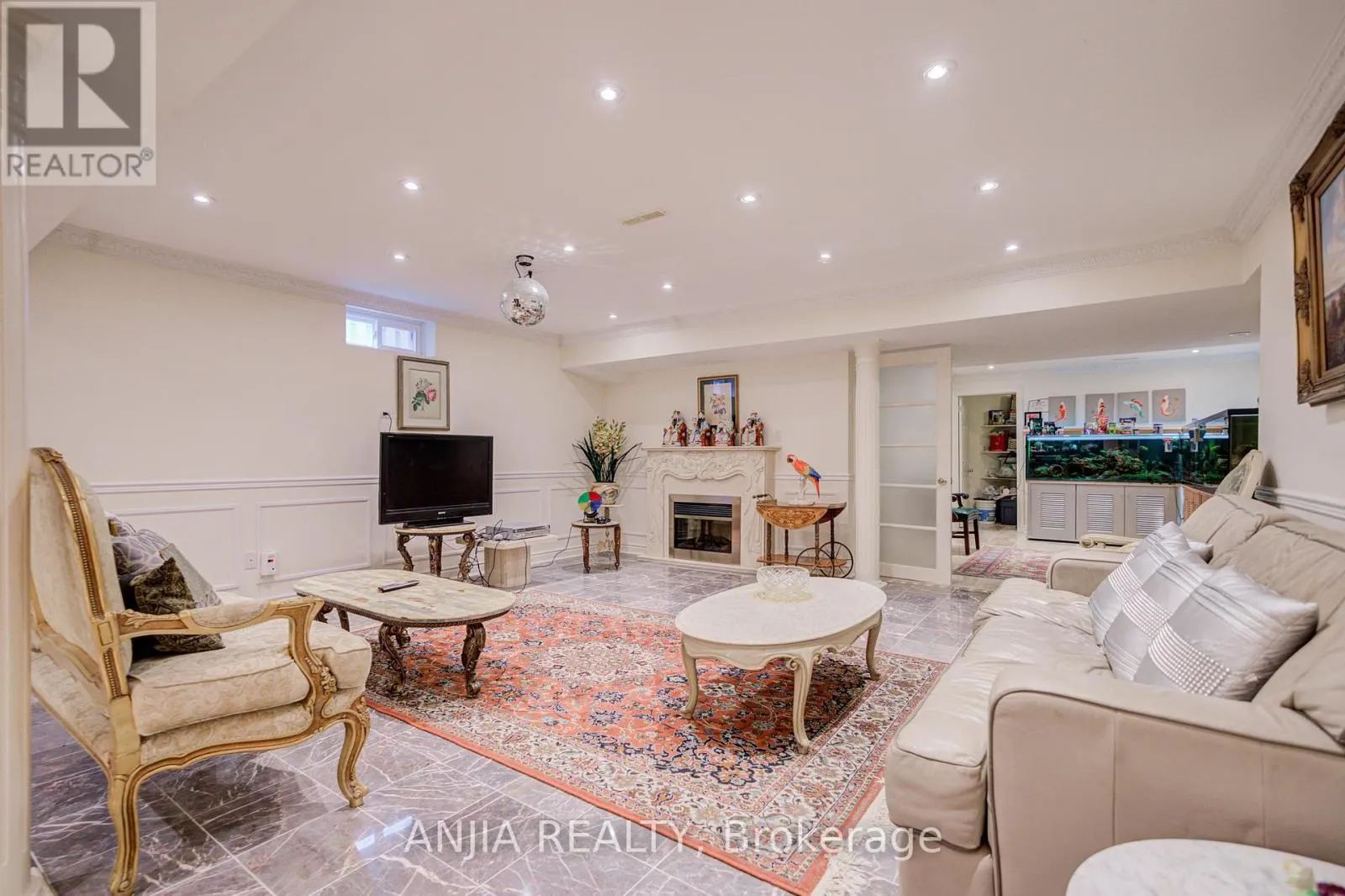 28 EDMUND CRESCENT
