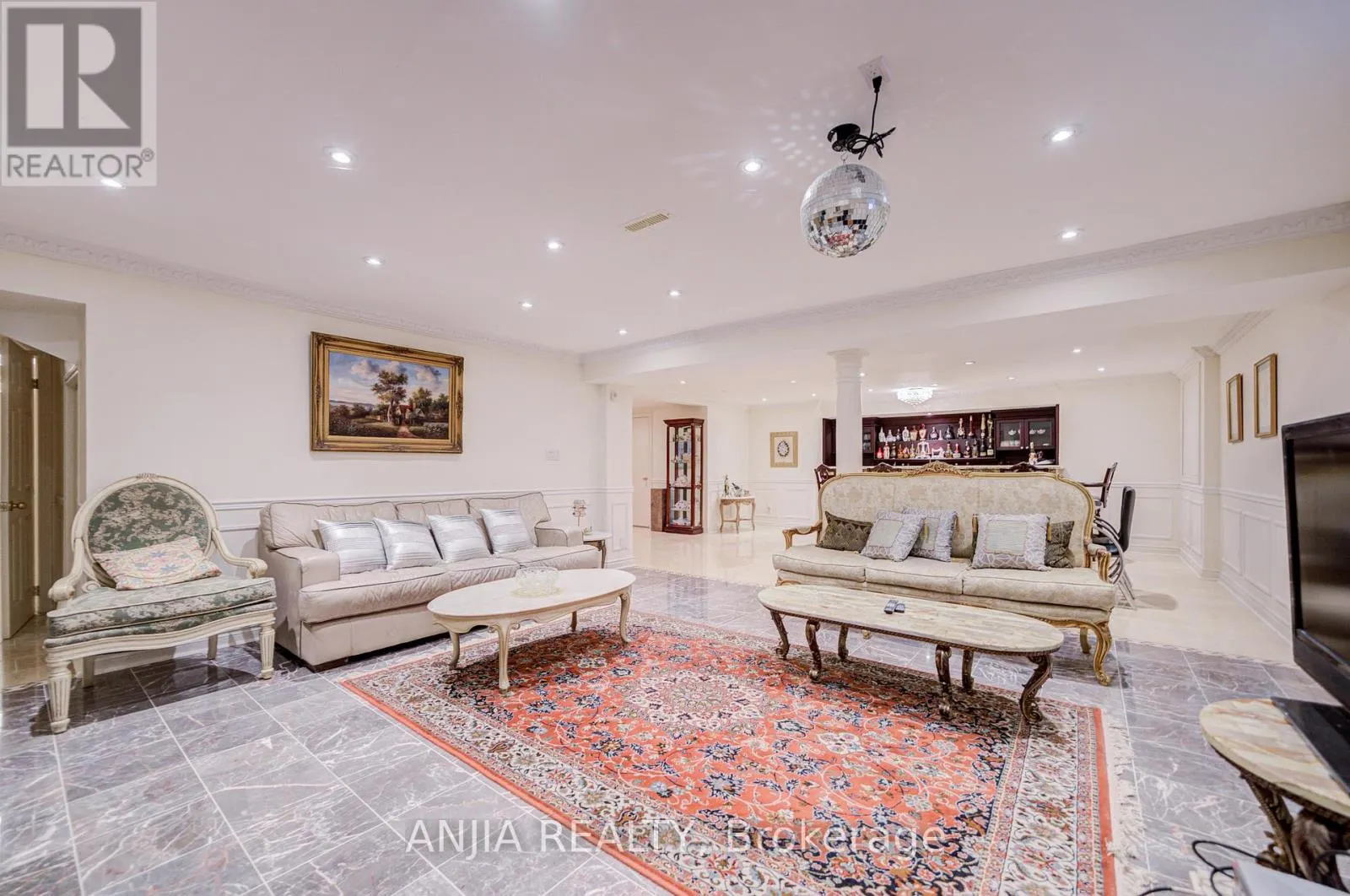 28 EDMUND CRESCENT