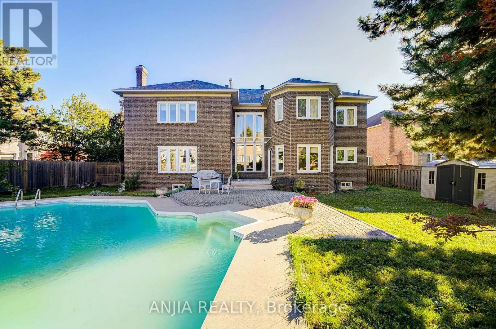 28 EDMUND CRESCENT