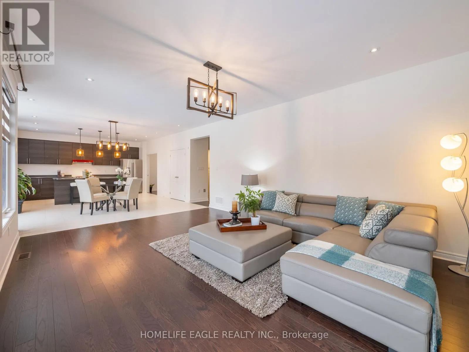 27 SCARLET WAY