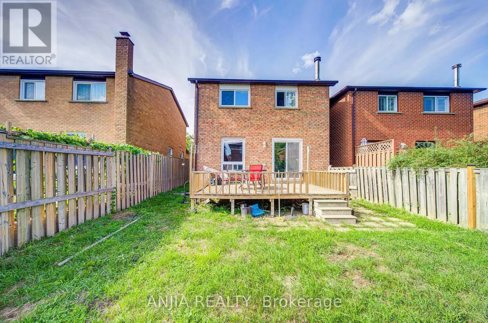 19 DUNBAR CRESCENT