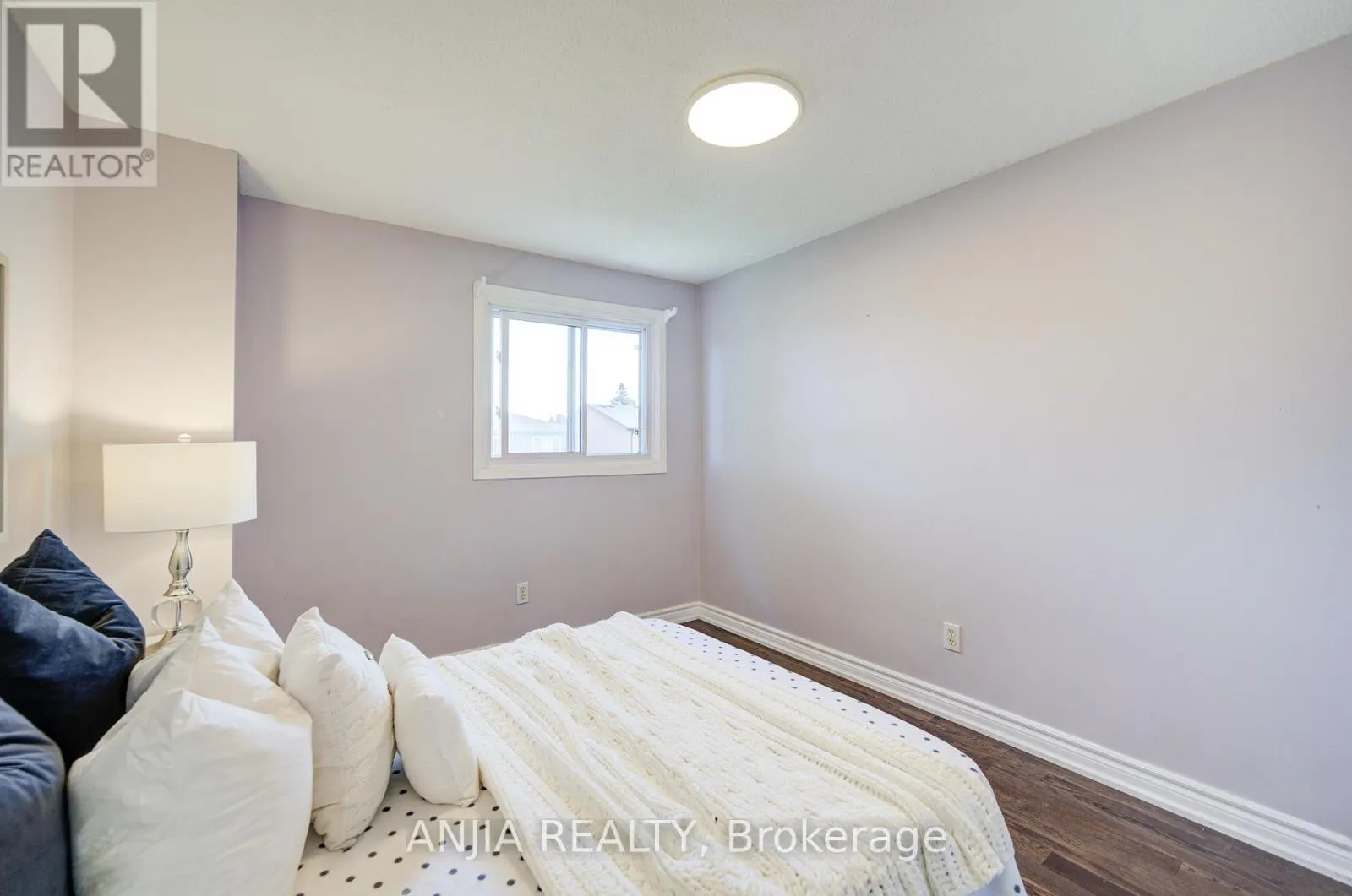 19 DUNBAR CRESCENT
