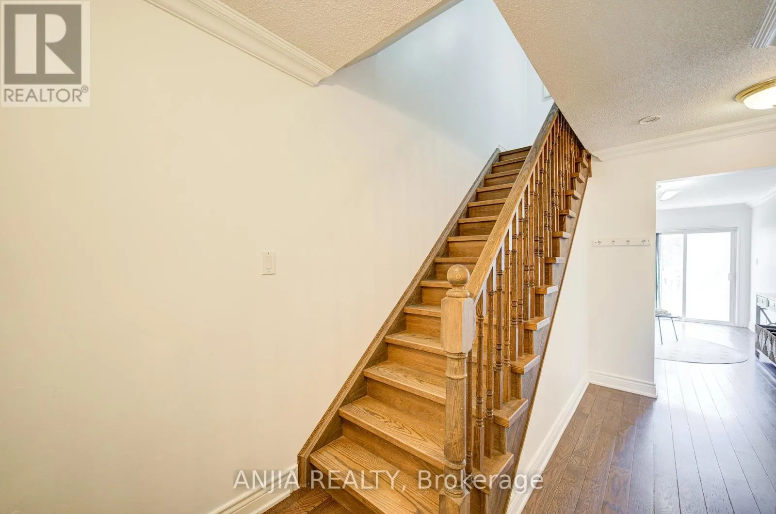 19 DUNBAR CRESCENT