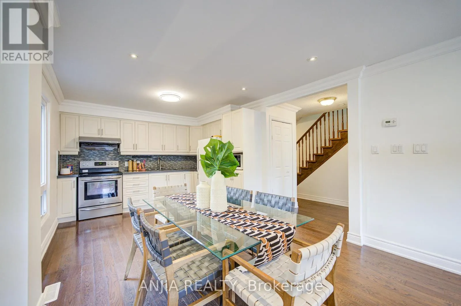 19 DUNBAR CRESCENT