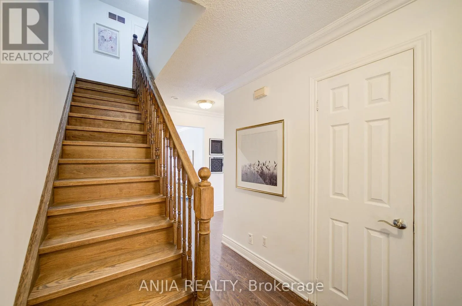 19 DUNBAR CRESCENT