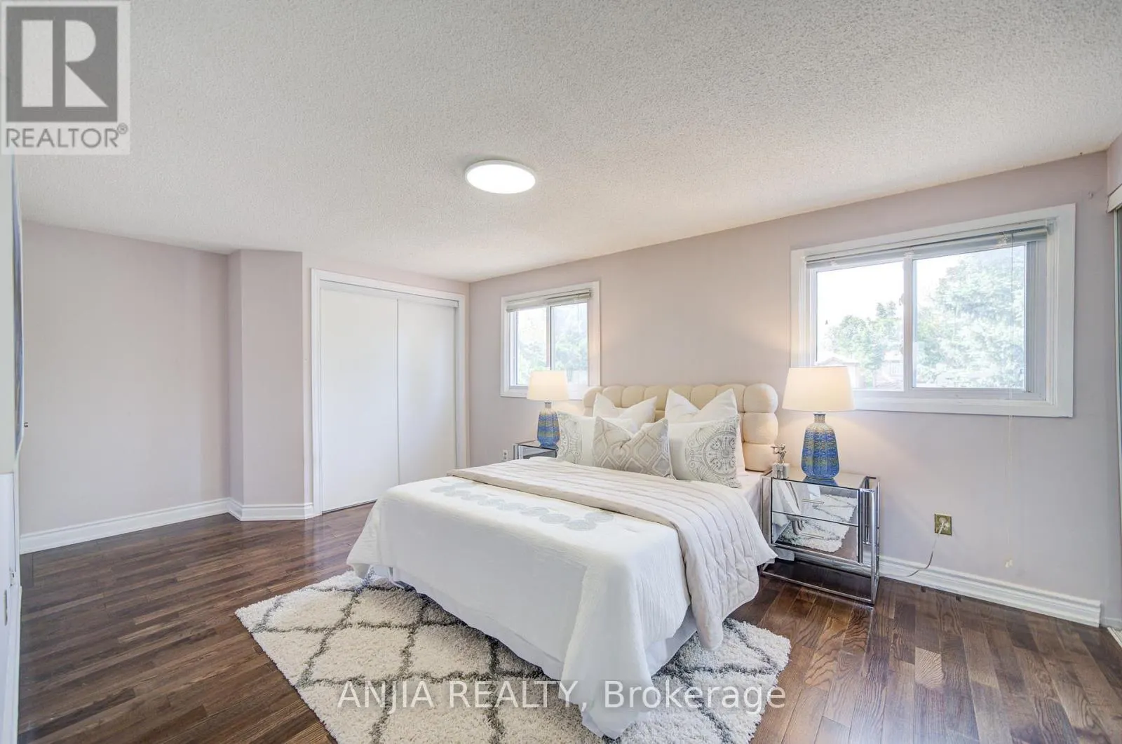 19 DUNBAR CRESCENT