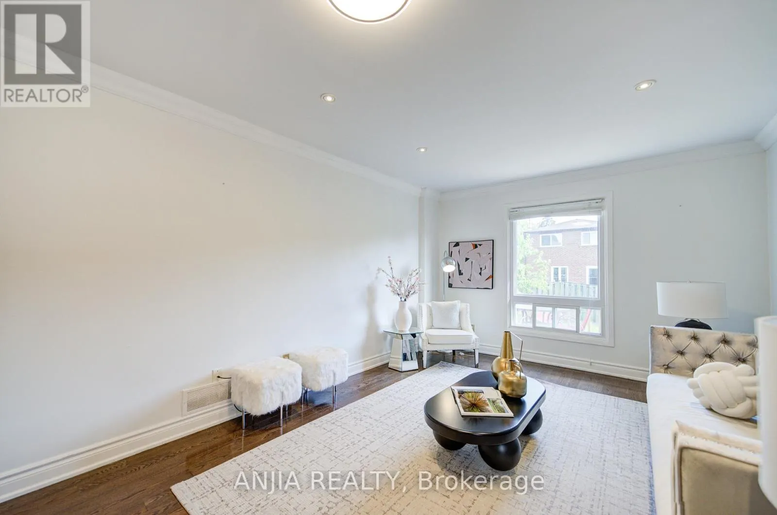 19 DUNBAR CRESCENT